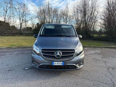 Usata Mercedes Vito 160 CV (117 kW) 2022 Grigio selenite Furgone