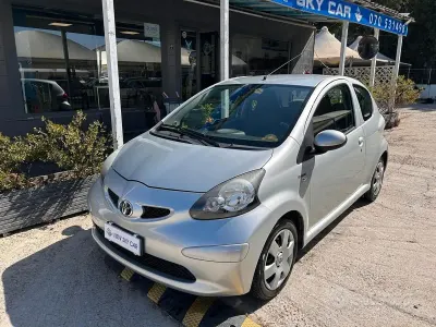 Usata Toyota Aygo Sol 68 CV (50 kW) 2007 Grigio Utilitaria