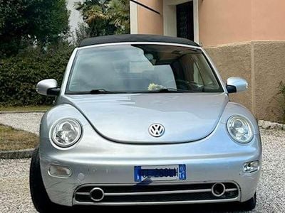 Usata VW New Beetle 102 CV (75 kW) 2003 Argento Utilitaria