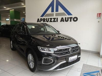 Usata VW T-Roc Life 116 CV (85 kW) 2023 Nero SUV