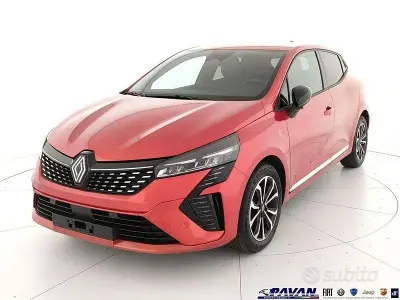Usata Renault Clio V Techno 101 CV (74 kW) 2025 Rosso Berlina