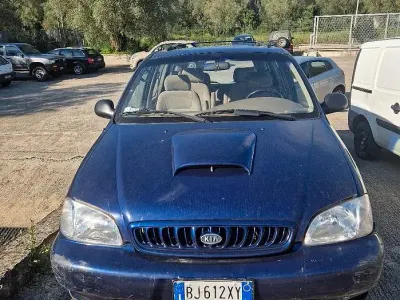 Usata Kia Carnival 126 CV (92 kW) 2000 Bluazzurro Monovolume