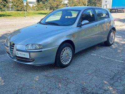 Usata Alfa Romeo 2000 Distinctive 116 CV (85 kW) 2004 Grigio Berlina