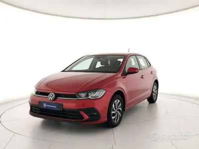 Usata VW Polo Life 95 CV (69 kW) 2023 P8 kings red metallizzato Utilitaria