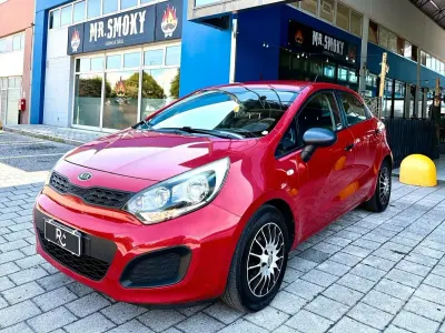 Usata Kia Rio 85 CV (62 kW) 2012 Rosso Berlina