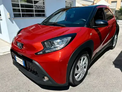 Usata Toyota Aygo X Trend 72 CV (52 kW) 2023 Rosso SUV