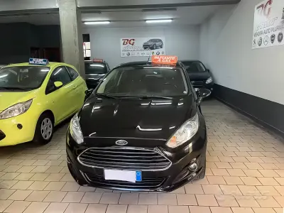 Usado Ford Fiesta Titanium 95 CV (69 kW) 2016 Negro Utilitario