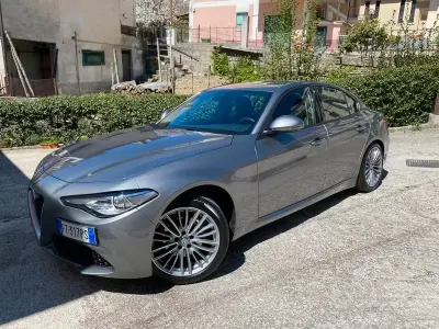 Usata Alfa Romeo Giulia 180 CV (132 kW) 2019 Grigio Berlina