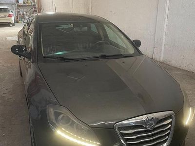 Gebraucht Lancia Delta 120 PS (88 kW) 2011 Grau Kleinwagen