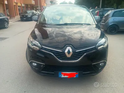Usado Renault Scénic IV Intens 110 CV (80 kW) 2017 Negro Monovolumen