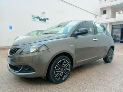 Usata Lancia Ypsilon Gold 69 CV (50 kW) 2022 Grigio Utilitaria