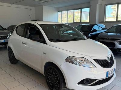 Usata Lancia Ypsilon Gold 69 CV (50 kW) 2019 Bianco