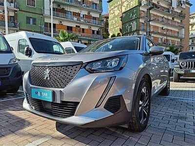 Usata Peugeot 2008 Allure 102 CV (75 kW) 2021 Grigio artense SUV