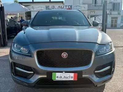Usata Jaguar F-Pace Portfolio 180 CV (132 kW) 2017 Grigio SUV