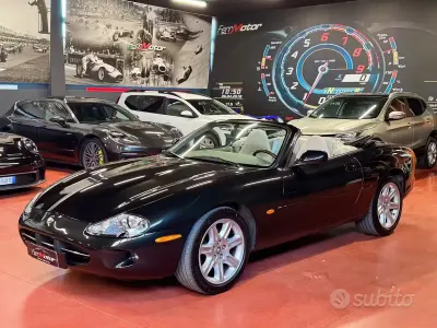 Usata Jaguar XK8 284 CV (208 kW) 1997 Nero Cabrio