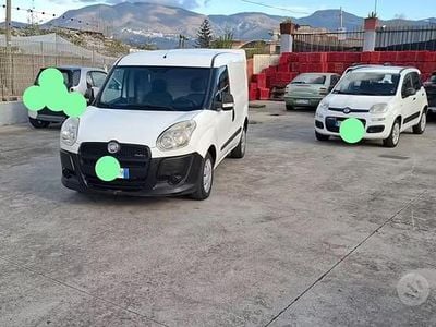 Usata Fiat Doblò 90 CV (66 kW) 2012 Bianco Monovolume