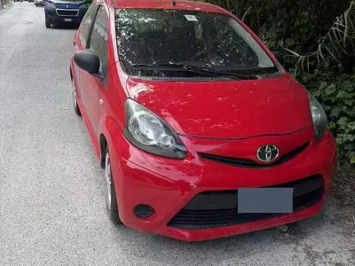 Usata Toyota Aygo 68 CV (50 kW) 2013 Rosso Utilitaria