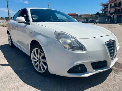 Usata Alfa Romeo Giulietta Exclusive 140 CV (102 kW) 2012 Bianco Utilitaria