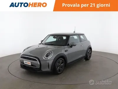 Begagnad Mini Cooper Essential 136 HK (100 kW) 2022 Grå Halvkombi