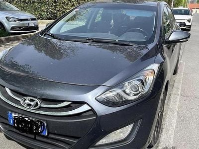Begagnad Hyundai i30 Comfort 110 HK (80 kW) 2016 Grå Sedan