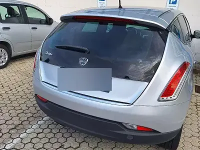 Usata Lancia Delta Gold 120 CV (88 kW) 2012 Grigio Utilitaria