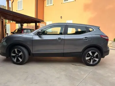 Usata Nissan Qashqai Acenta 110 CV (80 kW) 2016 Grigio SUV