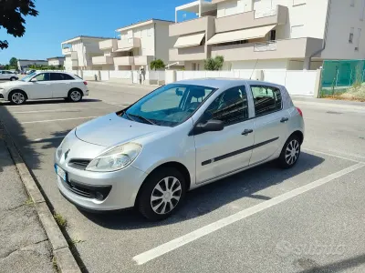 Usata Renault Clio 58 CV (42 kW) 2006 Grigio Utilitaria