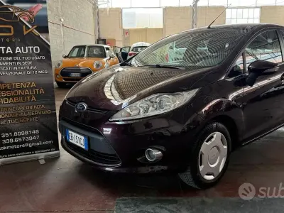 Usata Ford Fiesta Titanium 92 CV (67 kW) 2010 Marrone Berlina