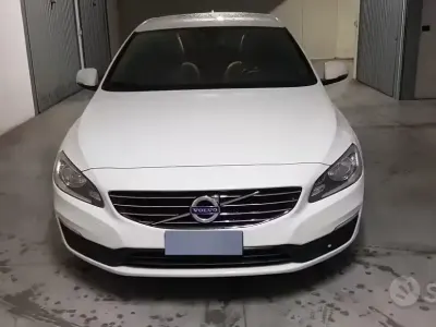 Usata Volvo V60 150 CV (110 kW) 2018 Bianco Station wagon