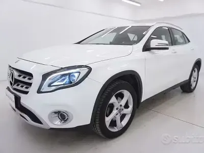 Usata Mercedes GLA180 109 CV (80 kW) 2018 Bianco SUV