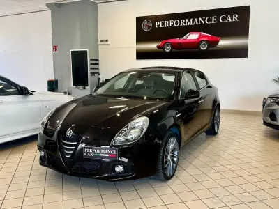 Begagnad Alfa Romeo Giulietta Sprint 120 HK (88 kW) 2015 Svart Halvkombi