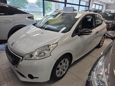 Begagnad Peugeot 208 Access 82 HK (60 kW) 2013 Vit Halvkombi