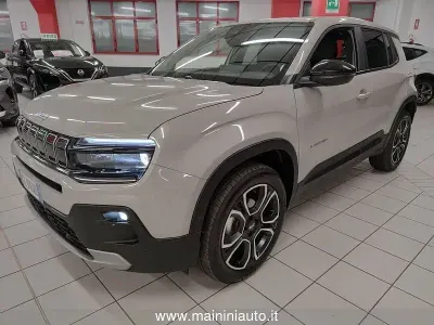 Używany Jeep Avenger Summit 101 KM (74 kW) 2025 Beżowy SUV