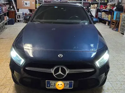 Usata Mercedes A180 116 CV (85 kW) 2019 Blu/azzurro Berlina
