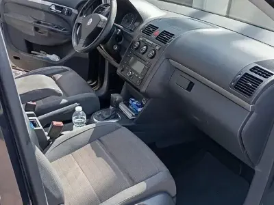 Käytetty VW Touran 140 HP (102 kW) 2006 Musta Tila-auto