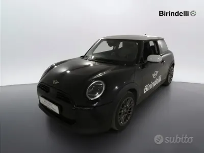Begagnad Mini Cooper Classic 114 kW (156 HK) 2025 Svart Halvkombi