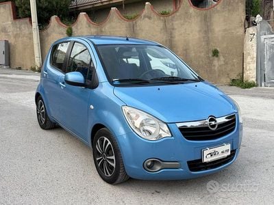 Usata Opel Agila 65 CV (47 kW) 2010 Blu Utilitaria