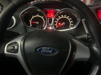 Usata Ford Fiesta 80 CV (58 kW) 2009 Grigio Utilitaria