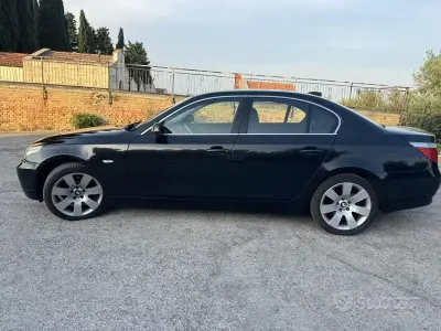 Usata BMW 530 231 CV (169 kW) 2006 Nero Berlina