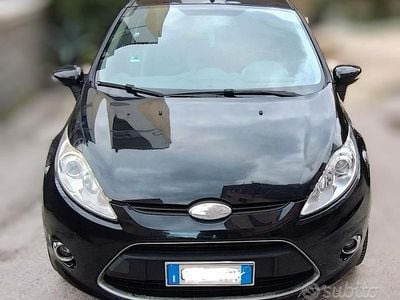 Usata Ford Fiesta 96 CV (70 kW) 1999 Nero Berlina