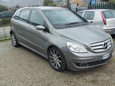 Mercedes B200