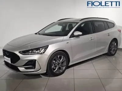 Usata Ford Focus ST-Line 125 CV (91 kW) 2023 Grigio moondust (metallizzato) Station wagon