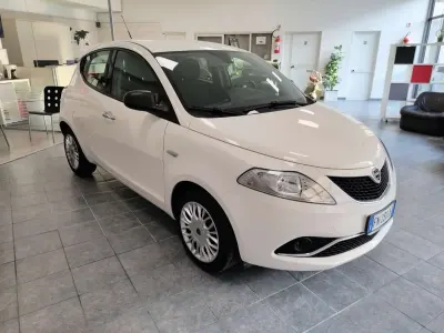 Usata Lancia Ypsilon Silver 95 CV (69 kW) 2018 Bianco Utilitaria