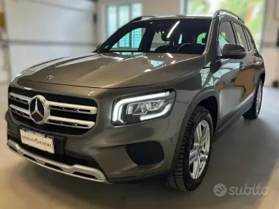 Usata Mercedes GLB180 116 CV (85 kW) 2021 Grigio scuro SUV