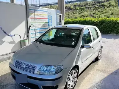 Usata Fiat Punto Dynamic 69 CV (50 kW) 2004 Grigio Utilitaria