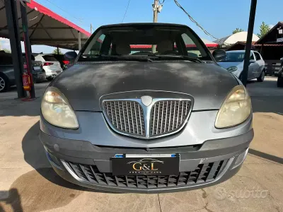 Usata Lancia Ypsilon 60 CV (44 kW) 2004 Grigio Utilitaria