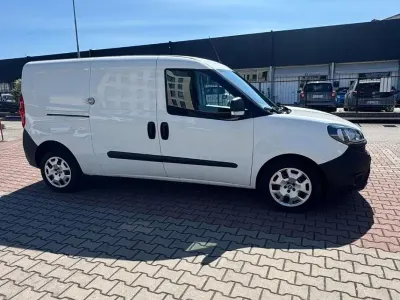 Usata Fiat Doblò Lounge 105 CV (77 kW) 2021 Bianco Monovolume