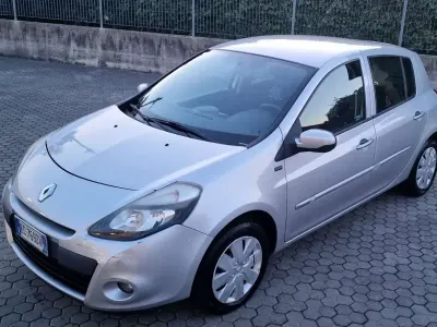 Usata Renault Clio II Dynamique 75 CV (55 kW) 2011 Berlina