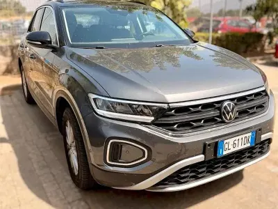 Usata VW T-Roc Life 150 CV (110 kW) 2022 Grigio SUV