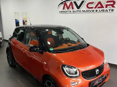 Usado Smart ForFour Passion 90 CV (66 kW) 2018 Naranja Utilitario